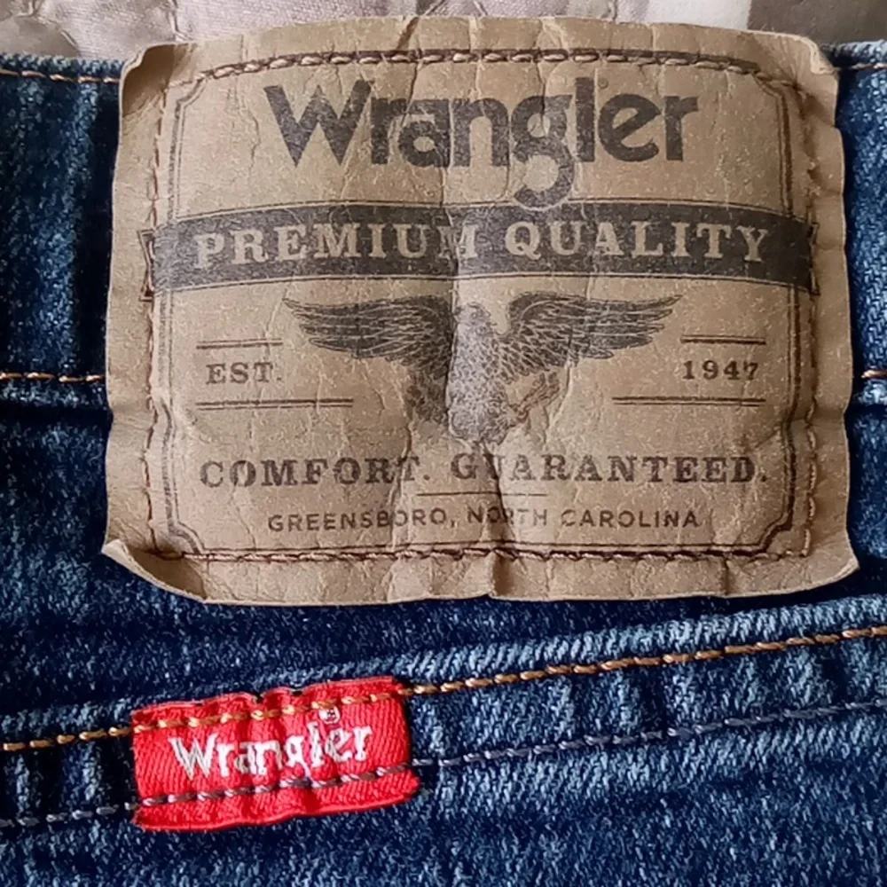 Wrangler 40 x 32 Relaxed Fit Straight Leg Denim Jeans EUC